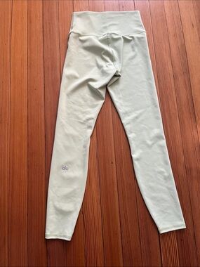 Alo leggings size small pastel green